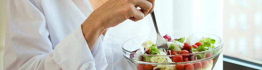 En este blog te contamos la importancia de la alimentación saludable para la diabetes, te compartimos consejos prácticos y puedes descargar gratis la guía de alimentación saludable de Yano.