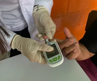 Resistencia a la Insulina: Cómo el Glucómetro Inteligente Ayuda a Detectarla