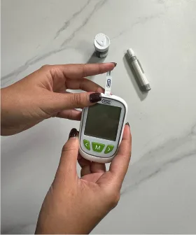 Yano, Kit completo con glucómetro, tiras reactivas, lancetas y accesorios